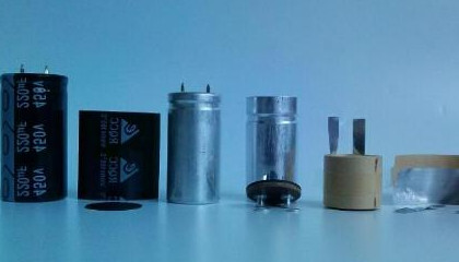 電機(jī)上的啟動(dòng)電容器和運(yùn)行電容器各有什么作用？